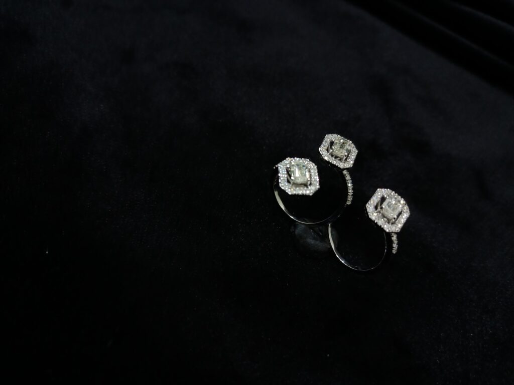 2 Finger Emerald Charm Ring