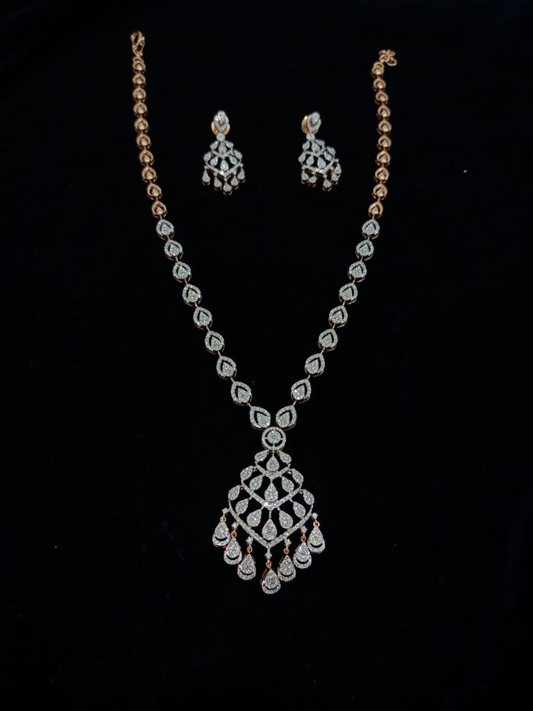Signature Necklace With Tops