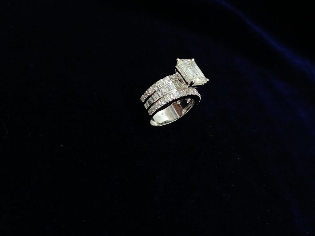 Emerald Maison Ring