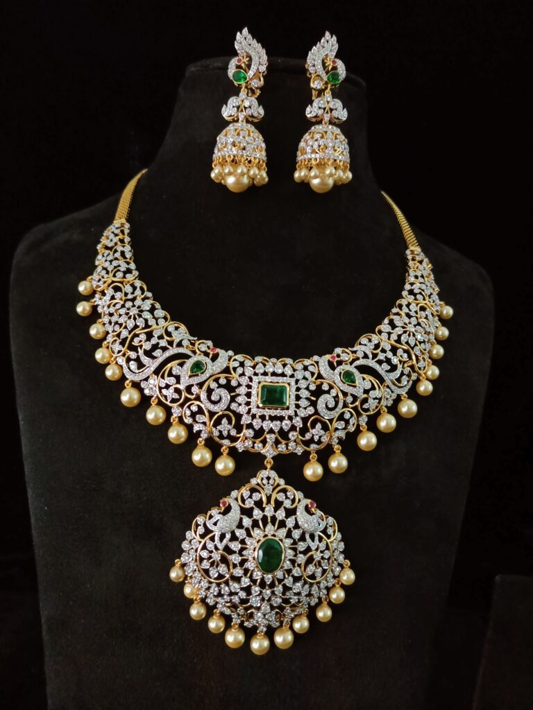 Pearl Emerald Elegant Necklace