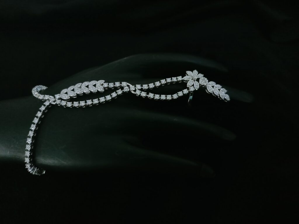 Diamond Radiant Haathphool