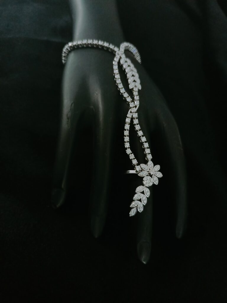 Diamond Radiant Haathphool