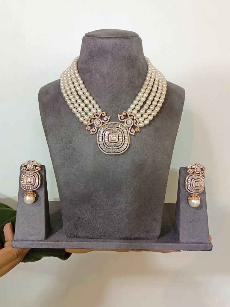 Grand Pearl Baguette Pendant