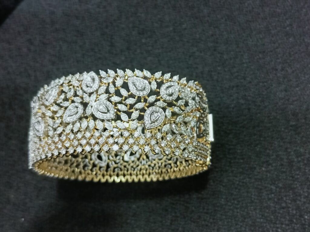 Circular Shine Bracelet
