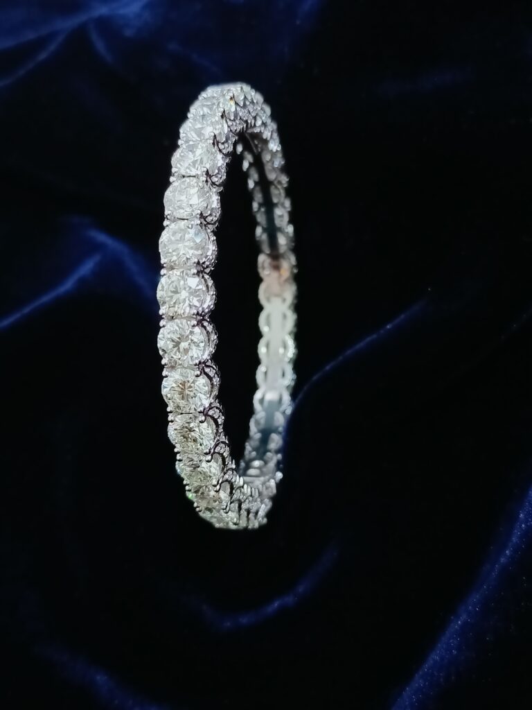 Round Radiant Bangle