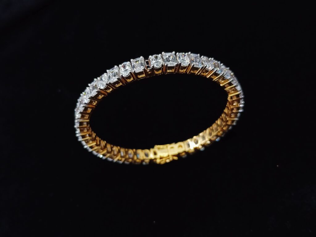 Oval Emerald Spark Line