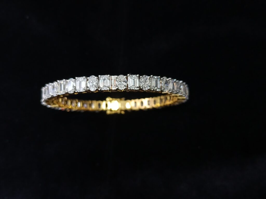 Oval Emerald Spark Line