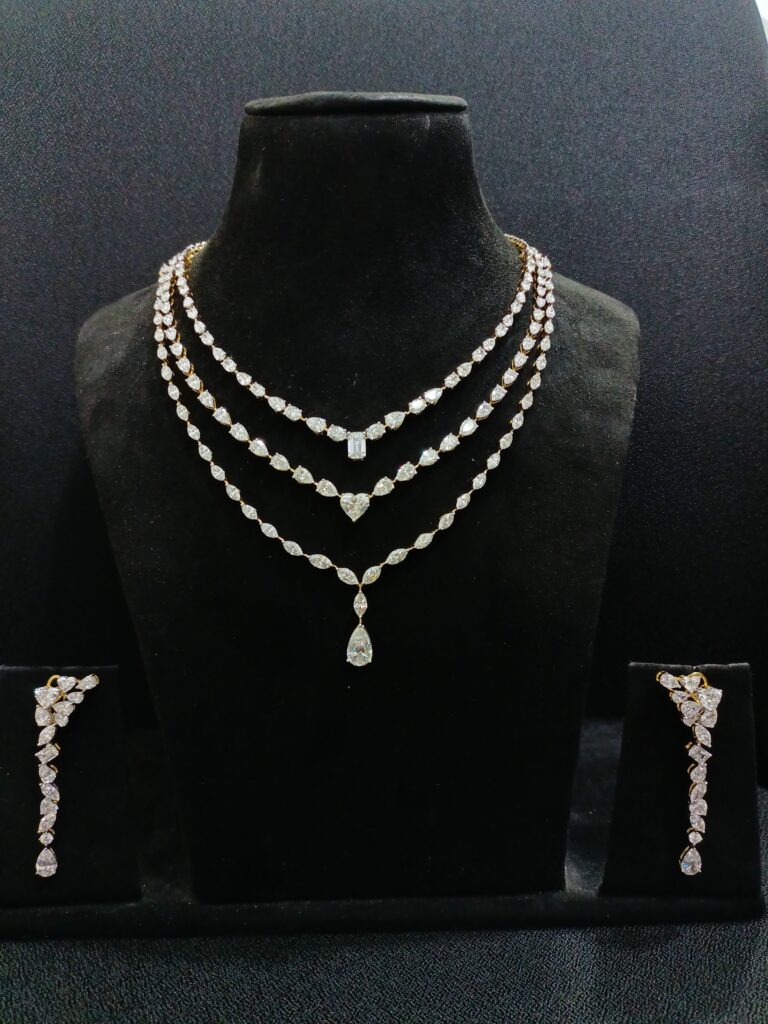 Emerald Heart Pan Trio Solitaire Necklace