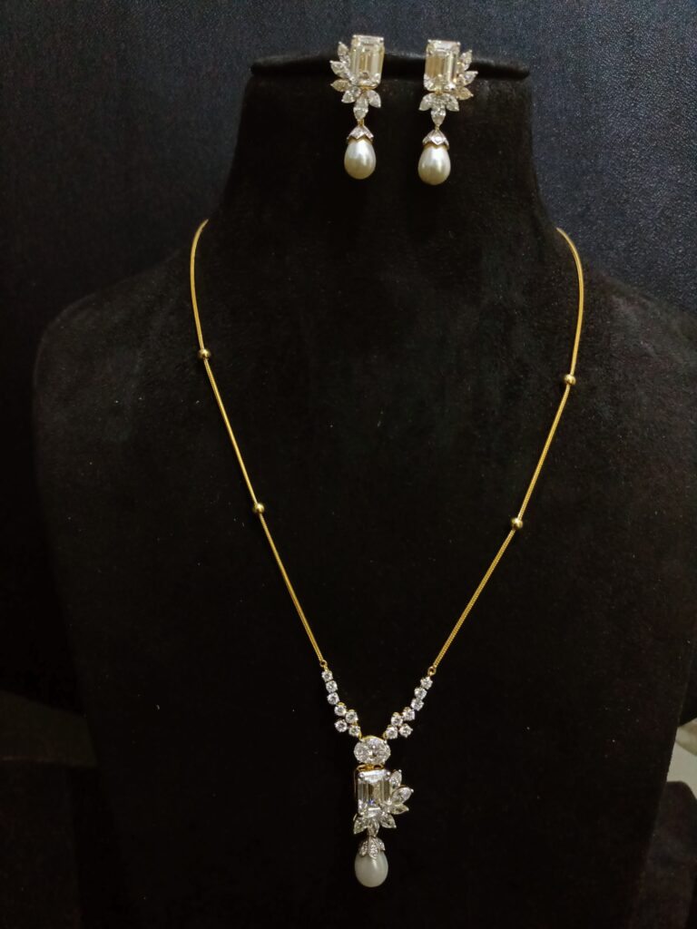 Emerald Pendant With Tops