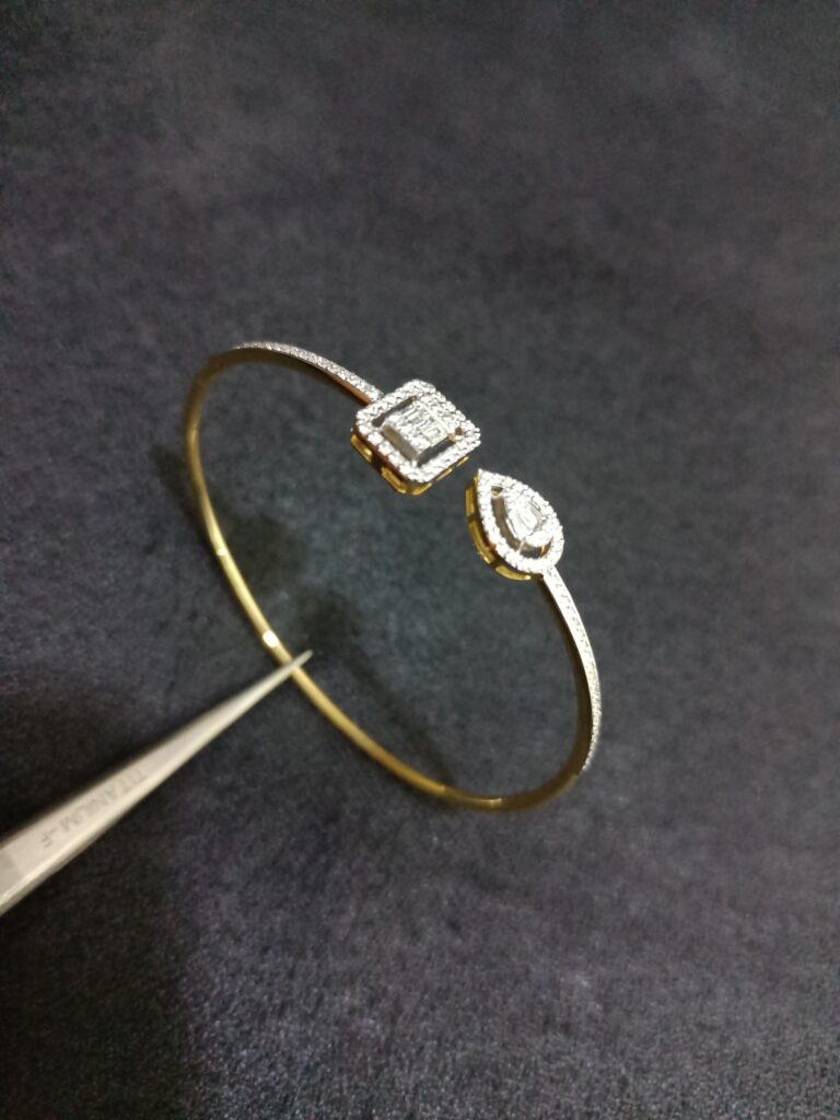 Emerald Pan Halo Bracelet